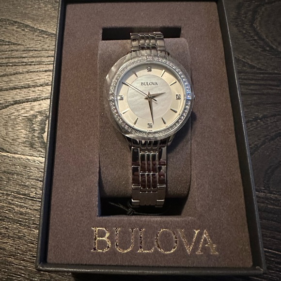 Gorgeous Women’s NEW Bulova Watch ?